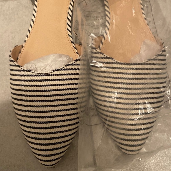 Pointy stripped flats 💙 - Picture 3 of 5